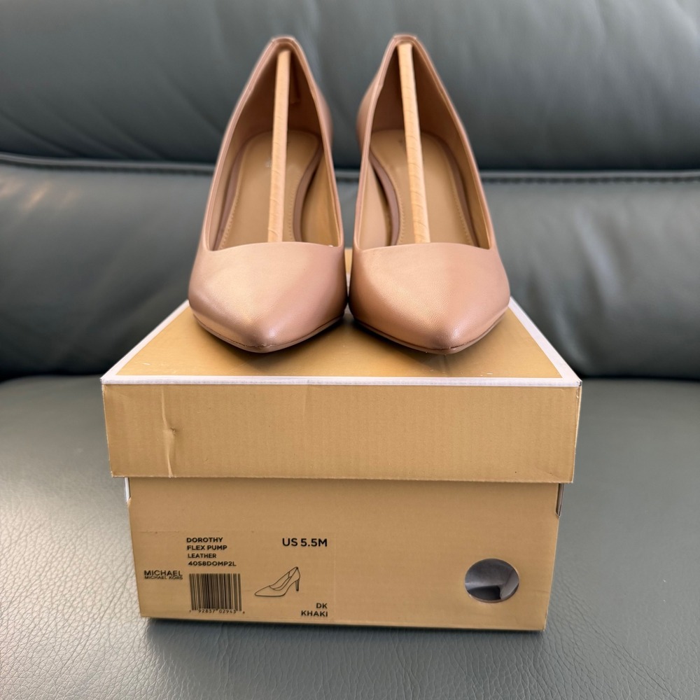 Michael Kors Dorothy Flex Pump Leather Dark Khaki Pointed Toe Heels US 5.5M